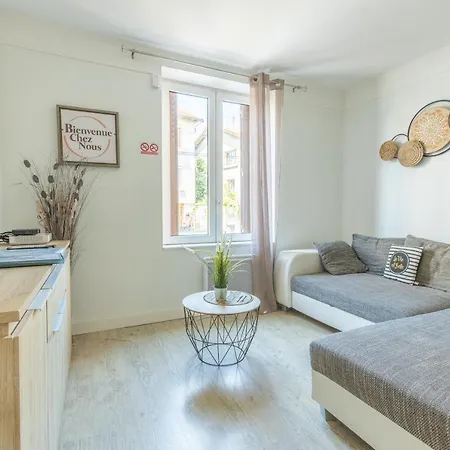 Rue Bien Assis Avec Jardin Terrasse *