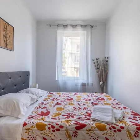 Rue Bien Assis Avec Jardin Terrasse