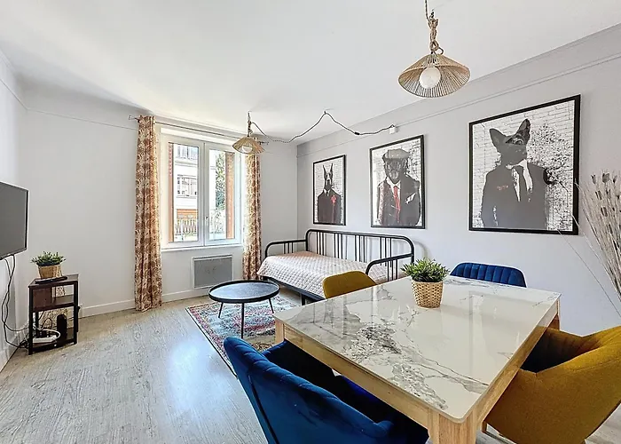 Rue Bien Assis Avec Jardin Terrasse *